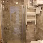 Longoz Hotel *